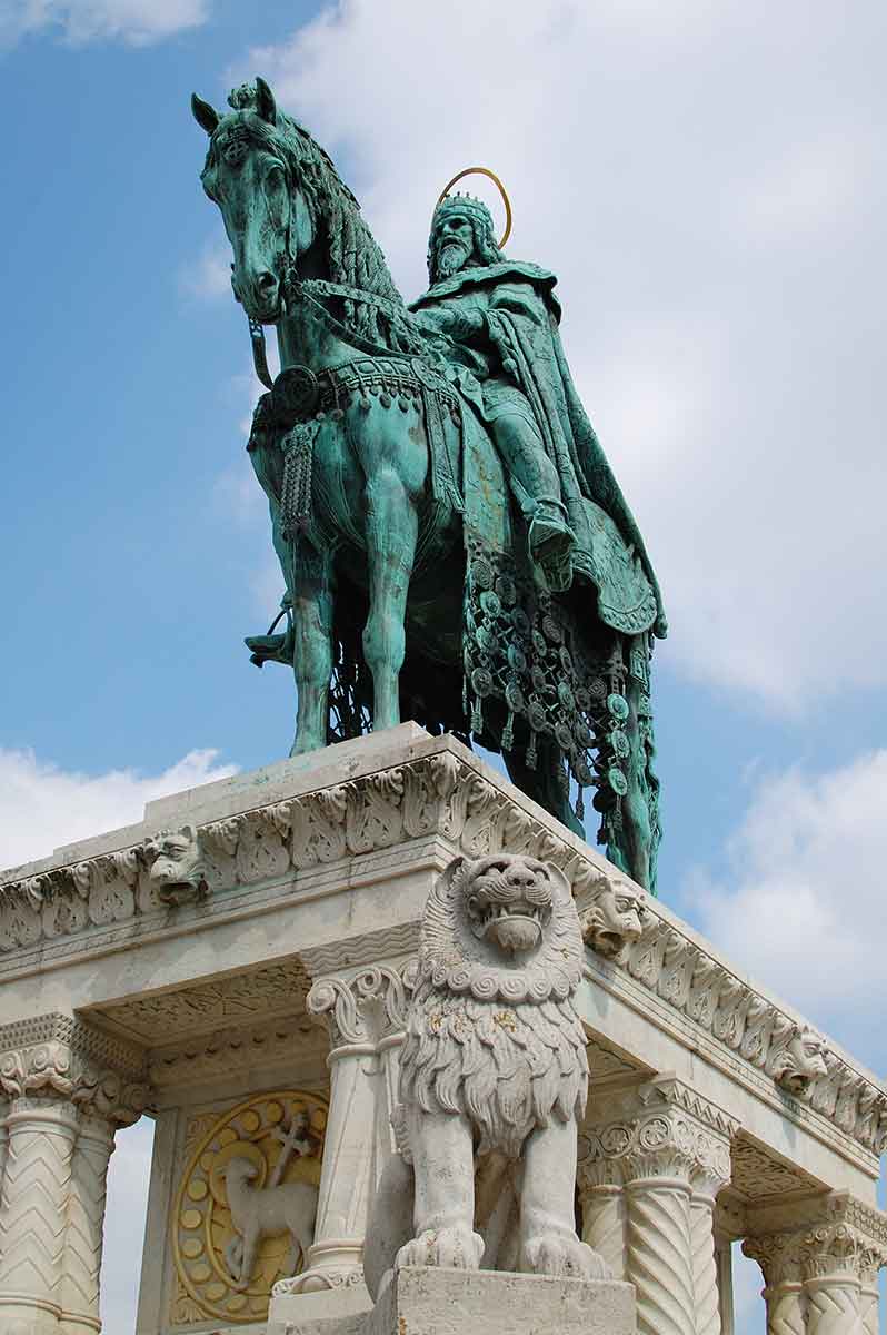 stephen i budapest statue