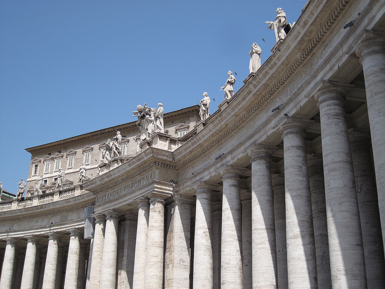 bernini colonnade st peters