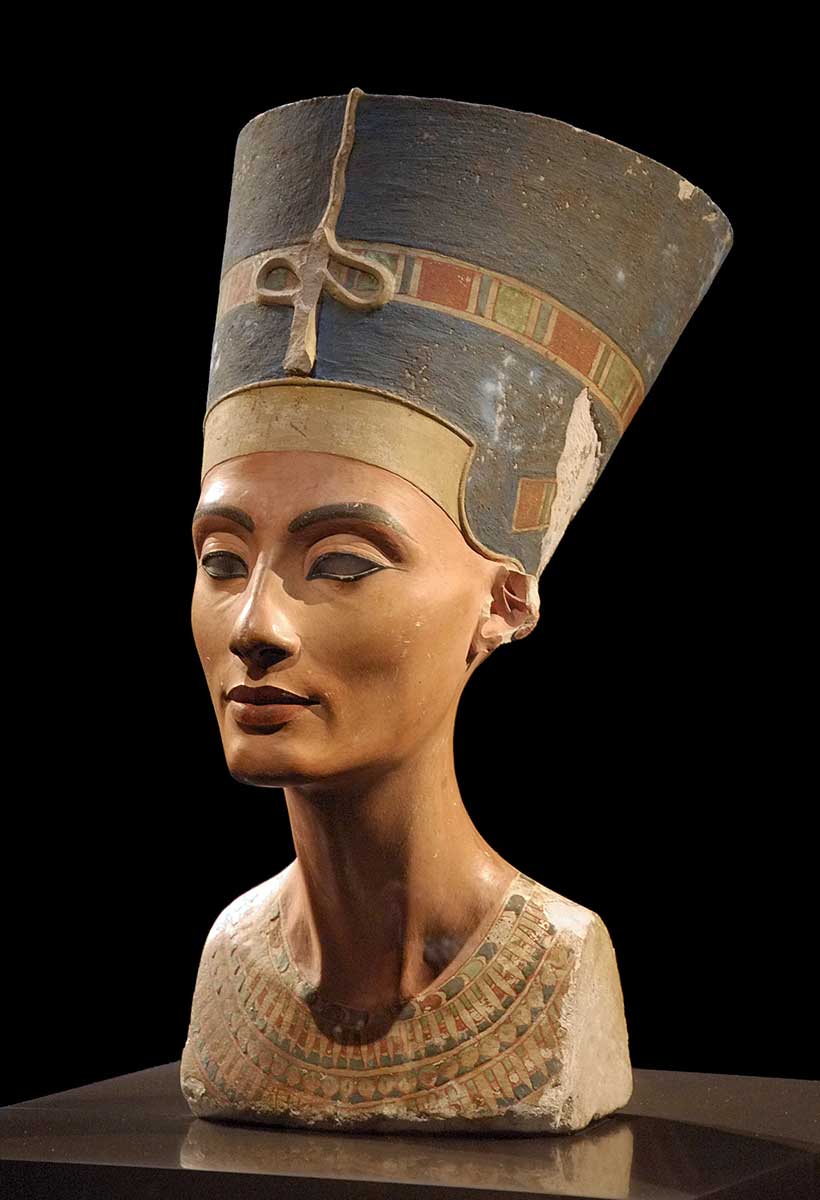 queen nefertiti bust lost tombs