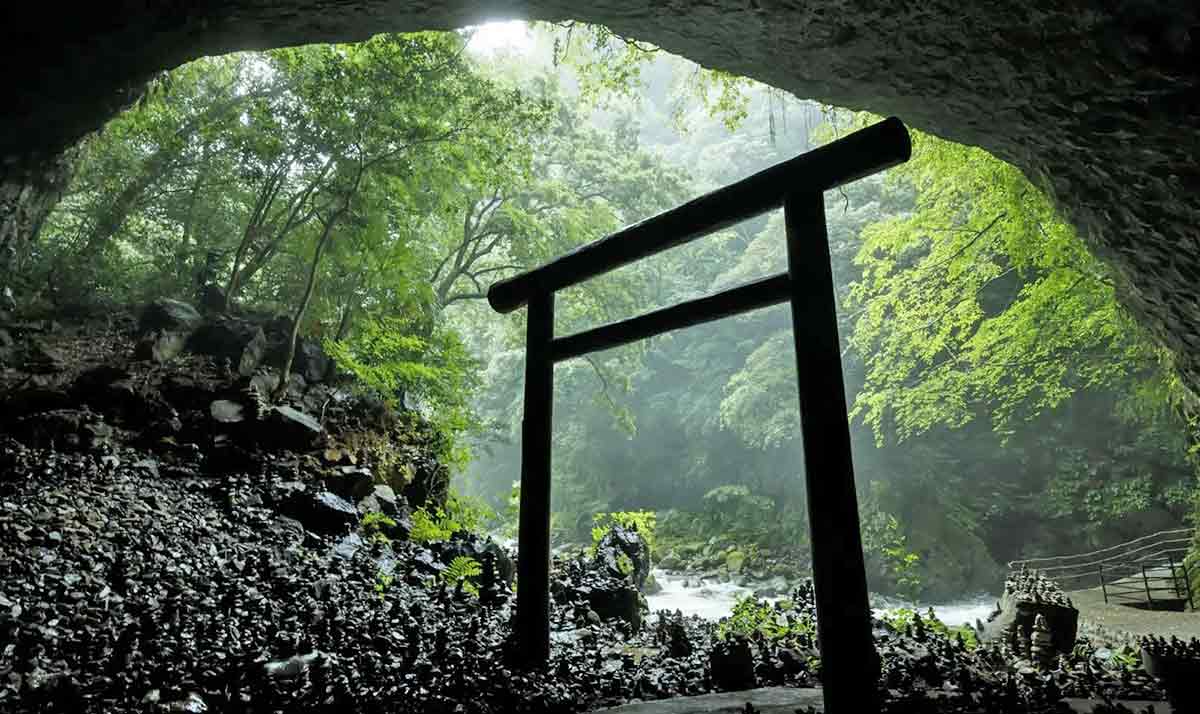 shinto torii gate