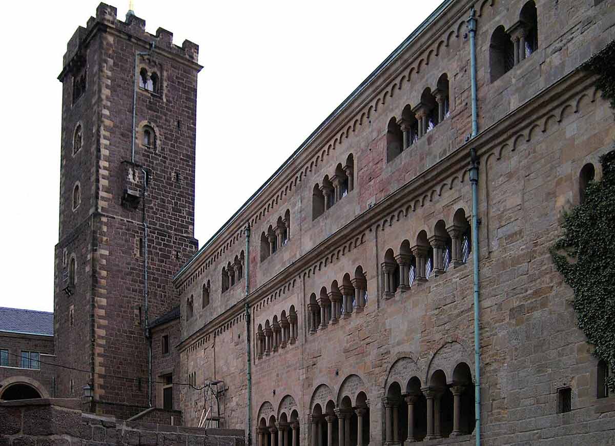 wartburg castle courtyard