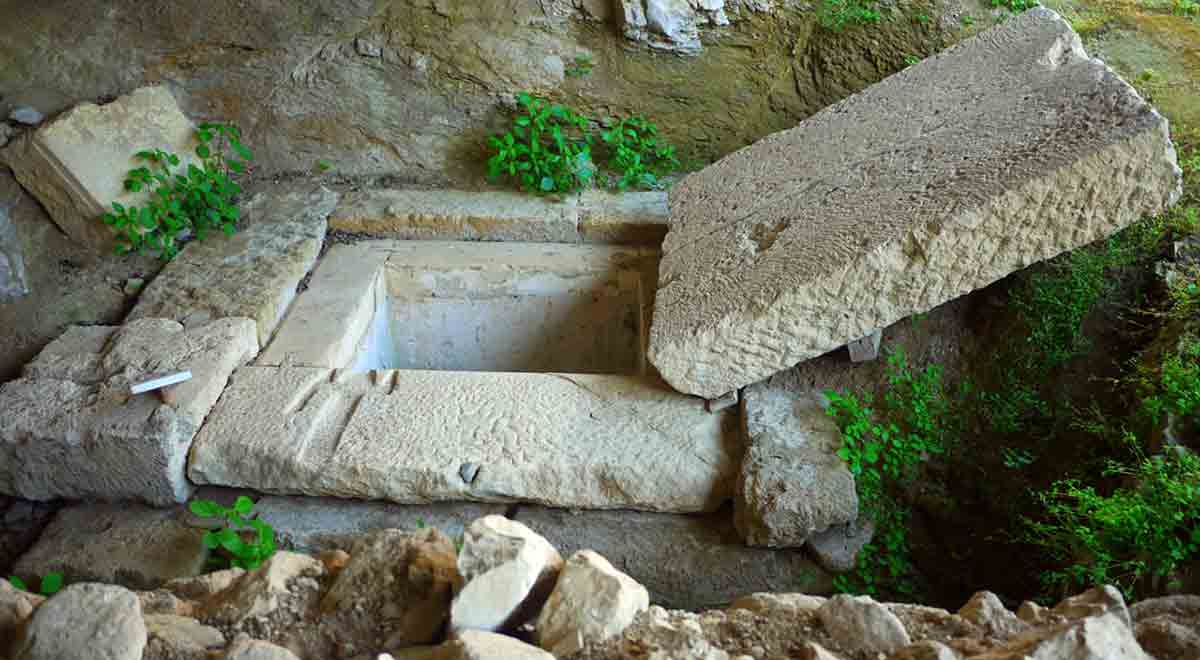 Brasides tomb Amphipolis