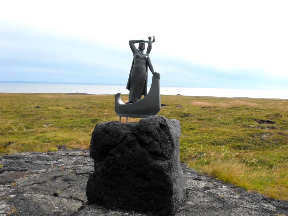 Gudrid statue at Glaumbaer