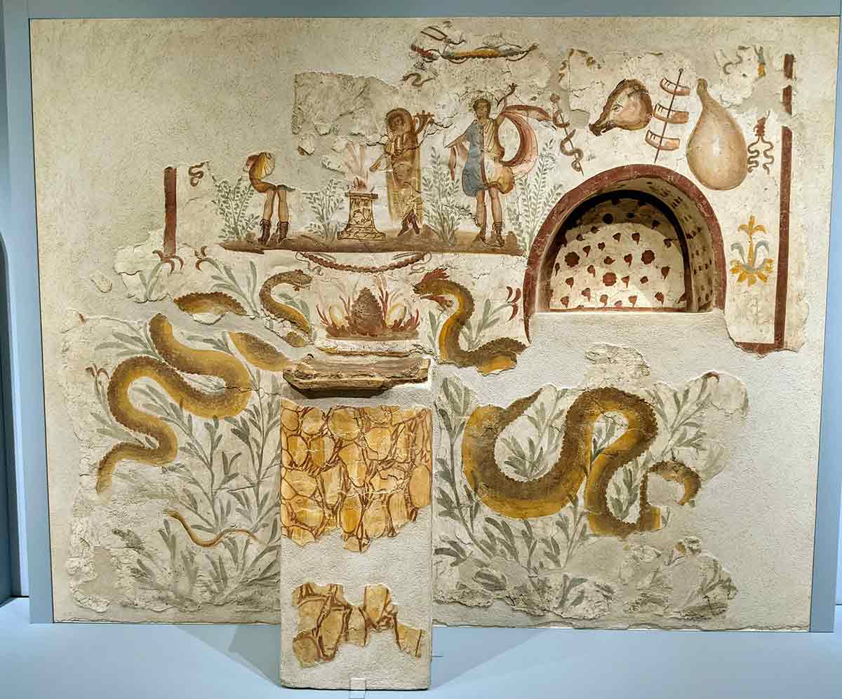 household lararium pompeii