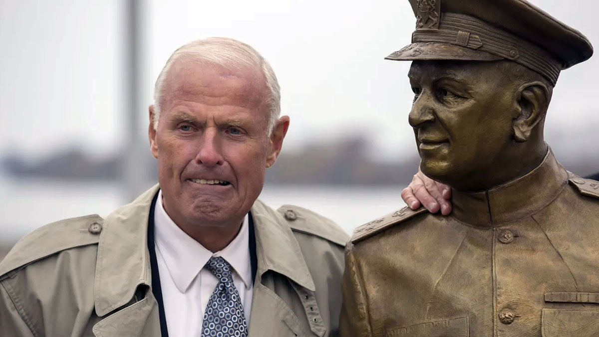 husband kimmel statue