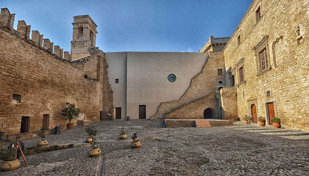 interior courtyard castello carini italian castles