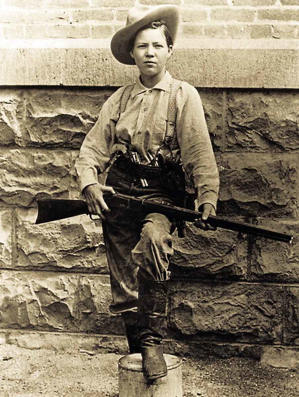 pearl hart posing 1900