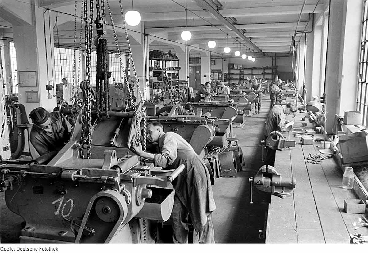 photo workers factory