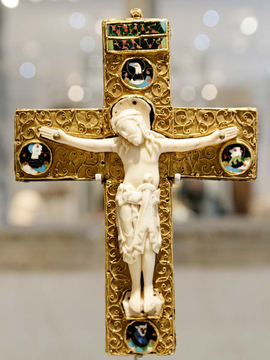 reliquary crucifix gold