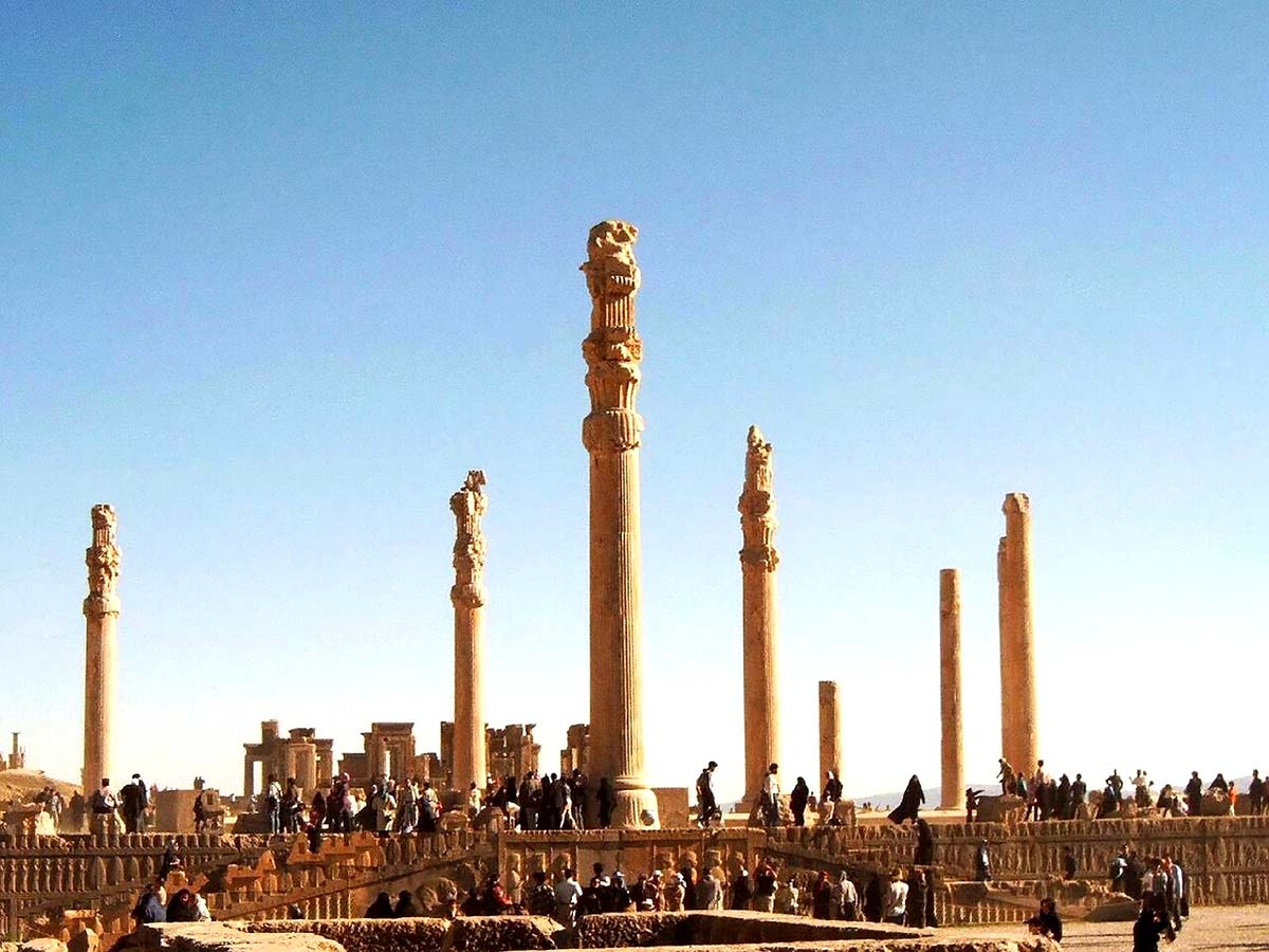ruins of the apadana palace
