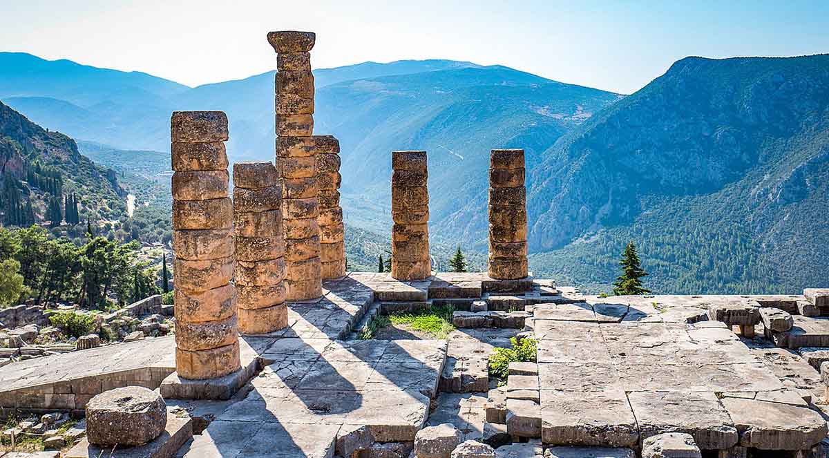 temple apollo delphi greece