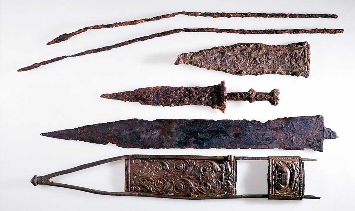 weapons roman britain