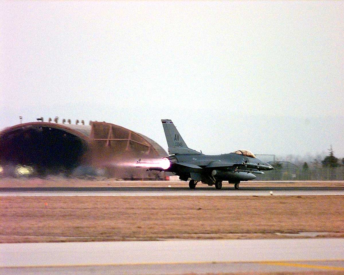 f16 aviano airbase 1999
