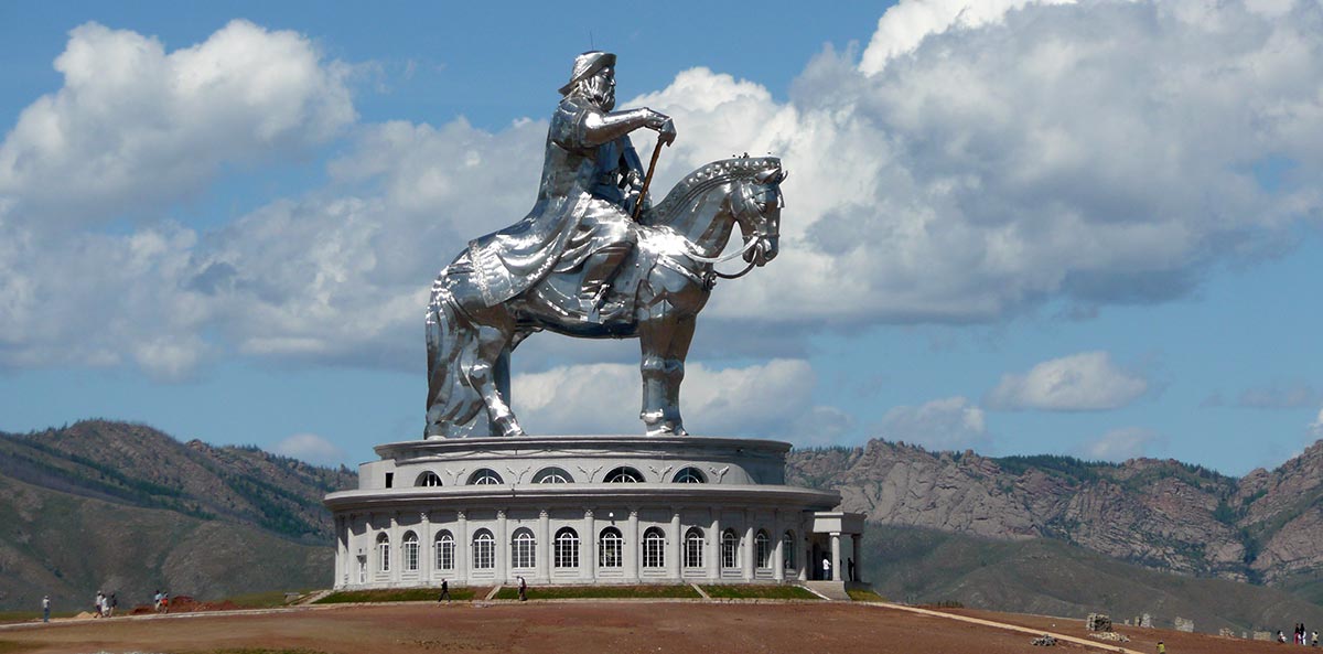 genghis khan monumental statue