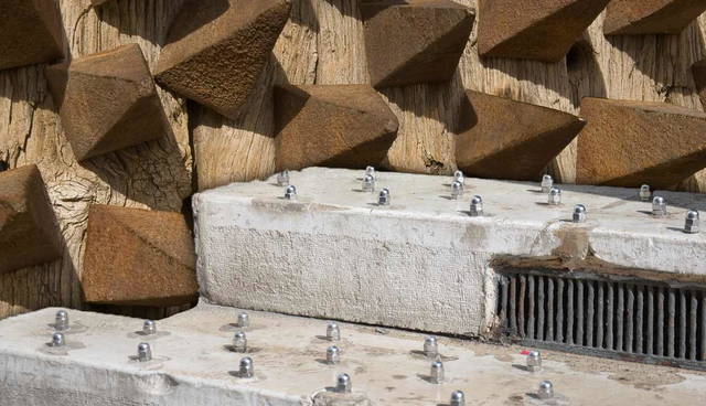hostile architecture feature