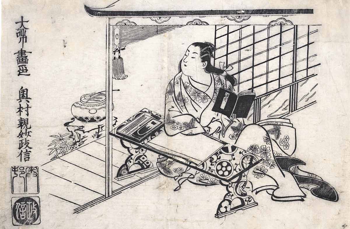 murasaki at desk