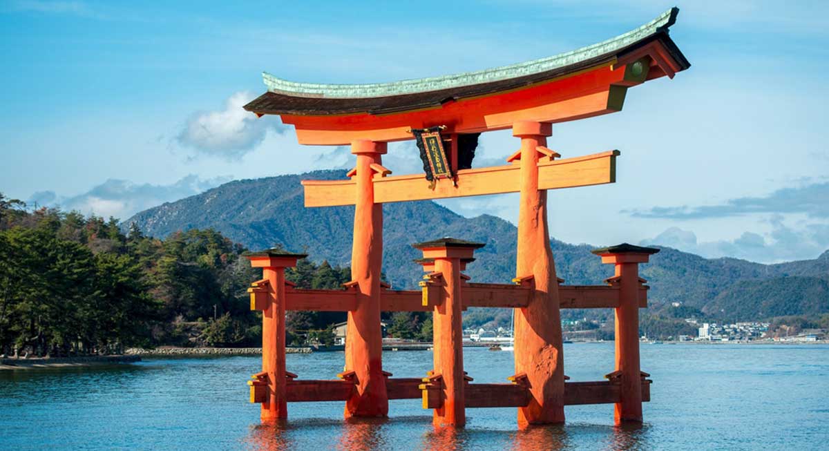 torii gateway itsukushima